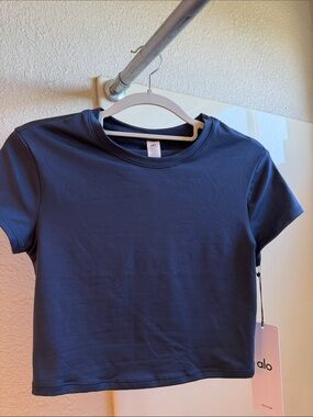ALO Yoga Navy AloSoft Crop Finesse Short Sleeve